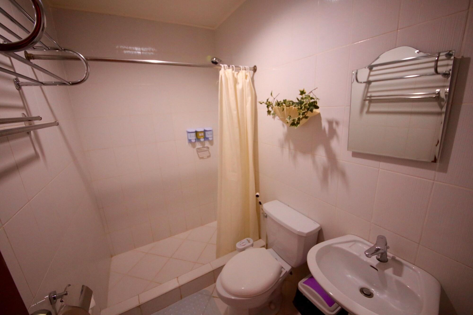 Dee Guesthouse White Sands Lapu-Lapu City Esterno foto