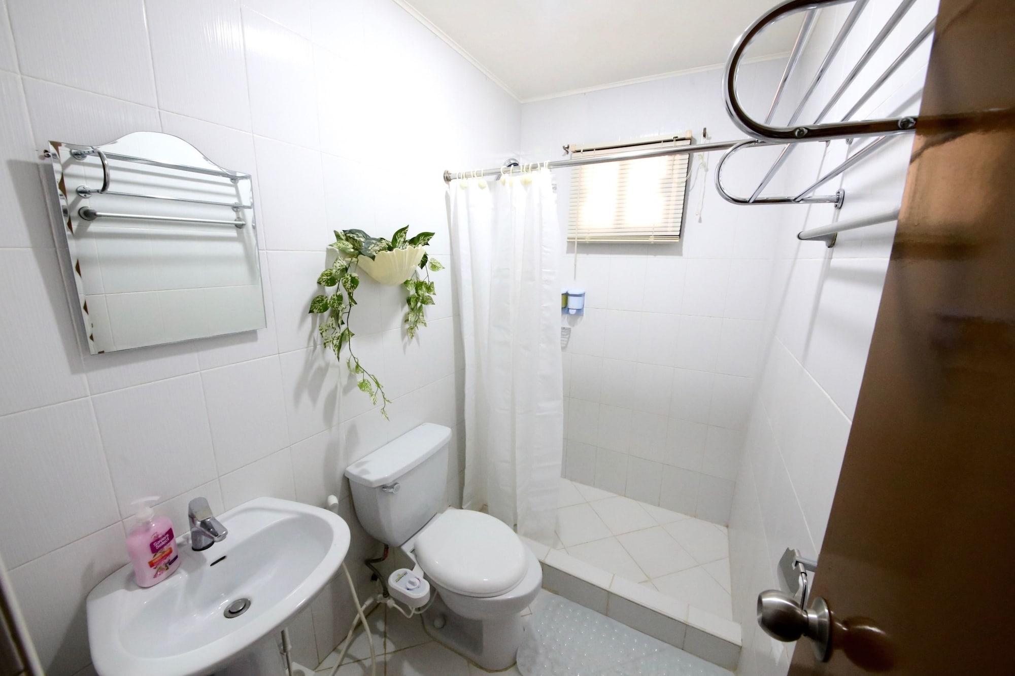 Dee Guesthouse White Sands Lapu-Lapu City Esterno foto