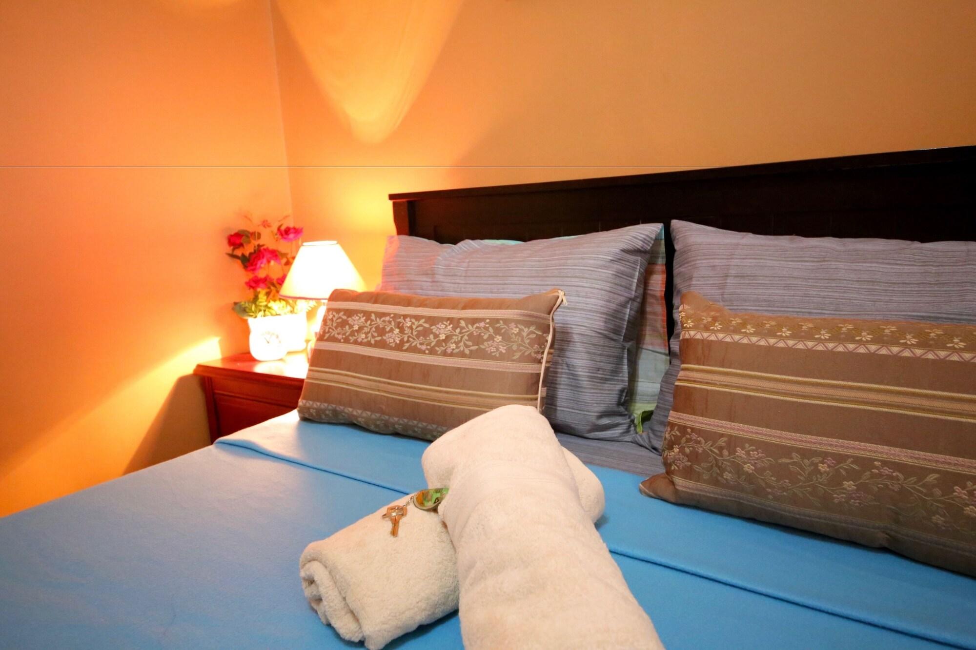 Dee Guesthouse White Sands Lapu-Lapu City Esterno foto
