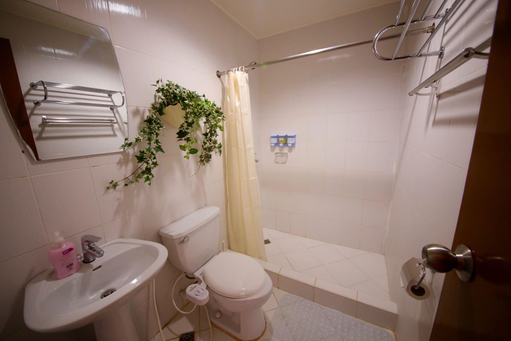 Dee Guesthouse White Sands Lapu-Lapu City Esterno foto