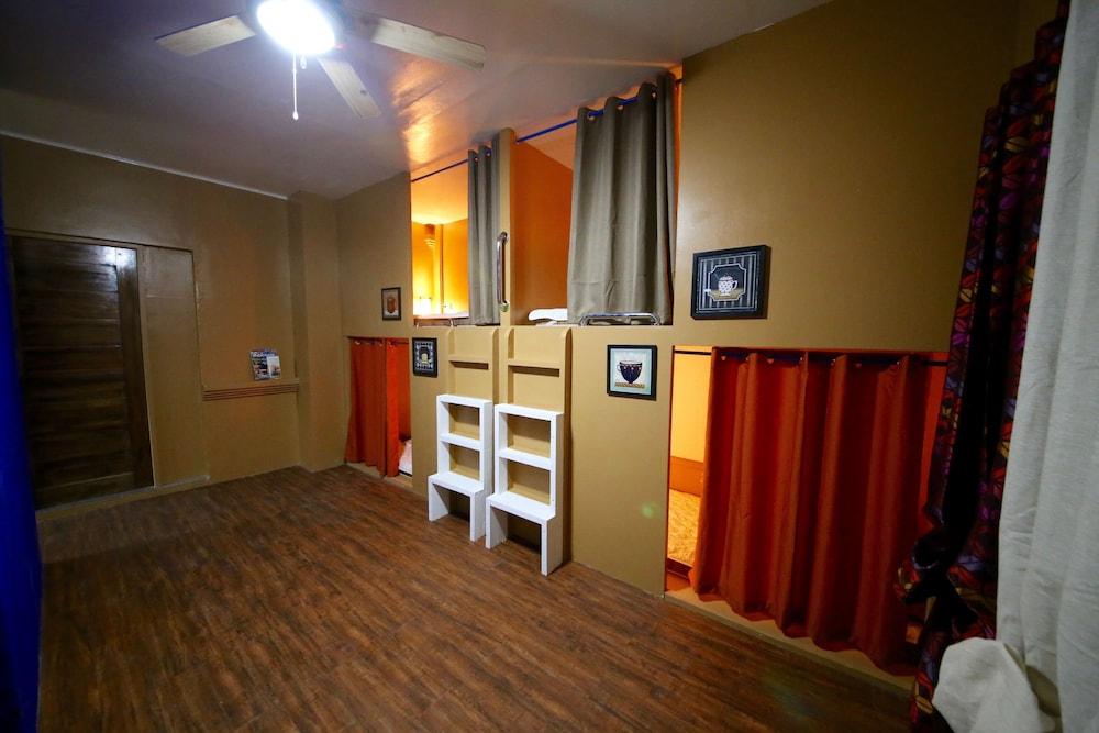 Dee Guesthouse White Sands Lapu-Lapu City Esterno foto