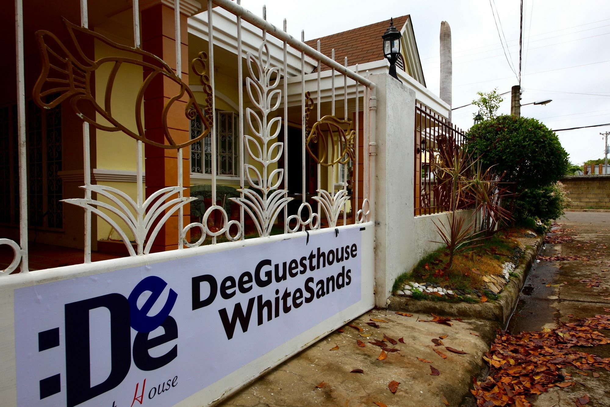 Dee Guesthouse White Sands Lapu-Lapu City Esterno foto