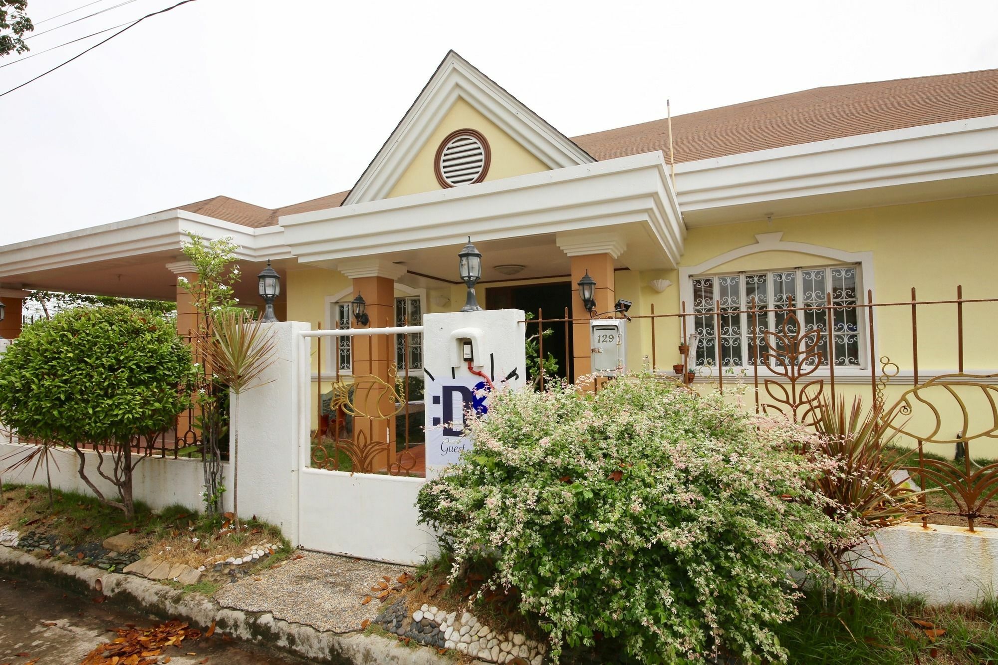 Dee Guesthouse White Sands Lapu-Lapu City Esterno foto